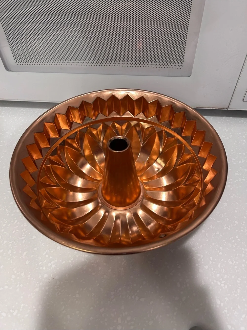 Bundt Cake Pan - Home Kitchen